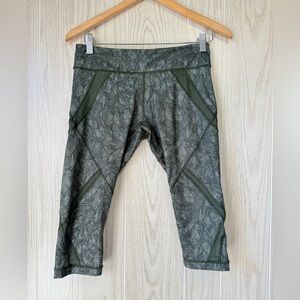 Lululemon Cool To Street Crop Mid Rise Luxtreme Size 8 Gator Green AKLY17605 LNC